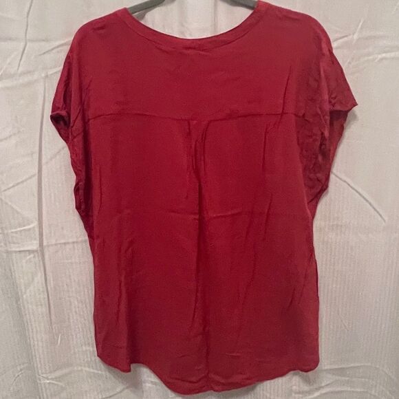 Torrid- Top w/ Fake Button’s Down the Front, Size 1 - Picture 4 of 4